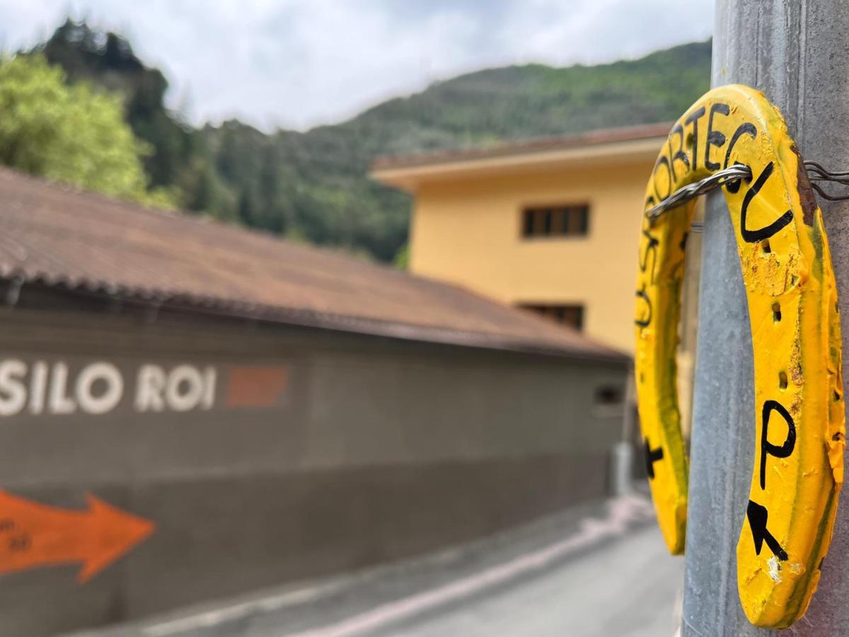Alloggio U Sportegu Da E Monti A Giaia بادالوكو المظهر الخارجي الصورة